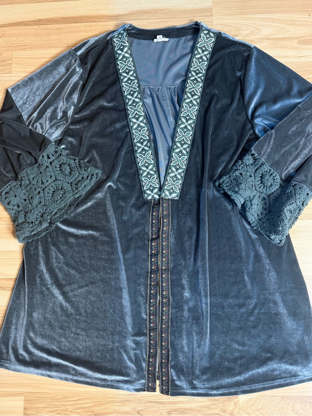 POL Velvet kimono with Embroidered Trim - Dark Teal